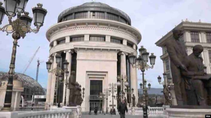 Prokuroria ngriti aktakuzë kundër truprojës së kryeministrit për dhunë ndaj gruas së tij