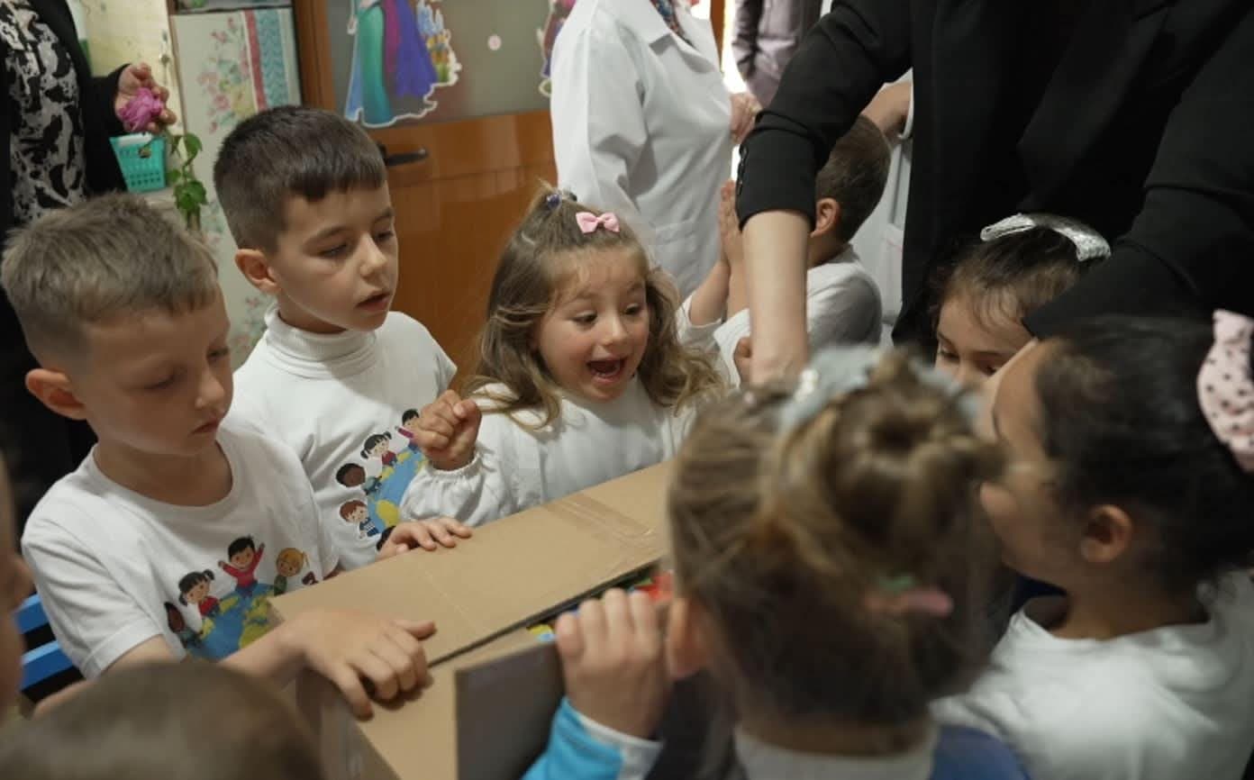 Gëzojnë fëmijët – Bashkëpunimi Comodita dhe UNICEF edhe në Shqipëri (VIDEO)