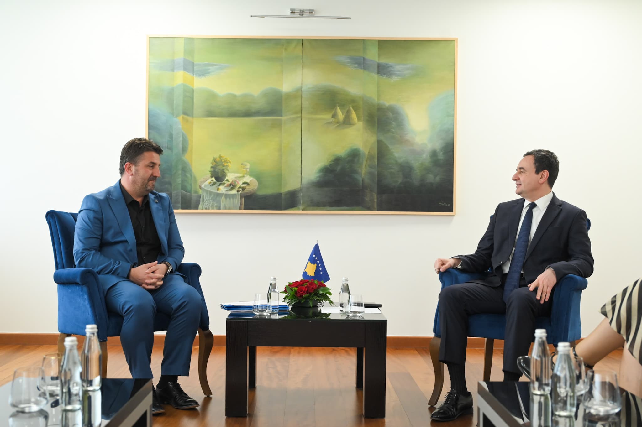 Kurti dhe Hetemi diskutojnë dokumentimin e krimeve të kryera gjatë luftës në Kosovë