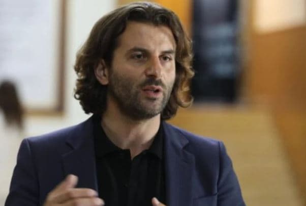 Kraki i reagon këshilltarit të Gërvallës: Me postime denigruese nuk e nderon as veten, as partinë