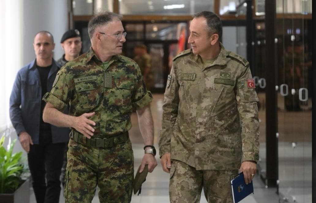 Ulutas në Beograd për takim me shefin e ushtrisë serbe, KFOR thotë se pati diskutim produktiv – detaje