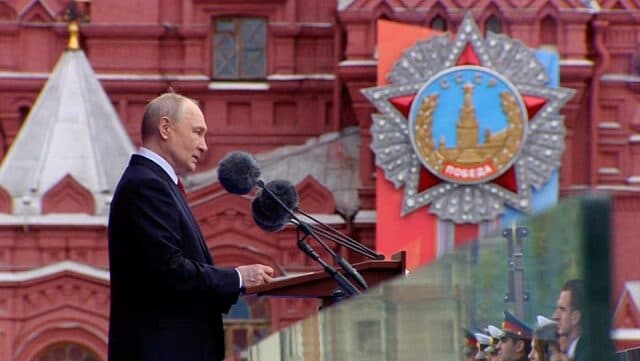 Rusia mban paradë të kufizuar të Ditës së Fitores mes masave të rrepta të sigurisë në Moskë