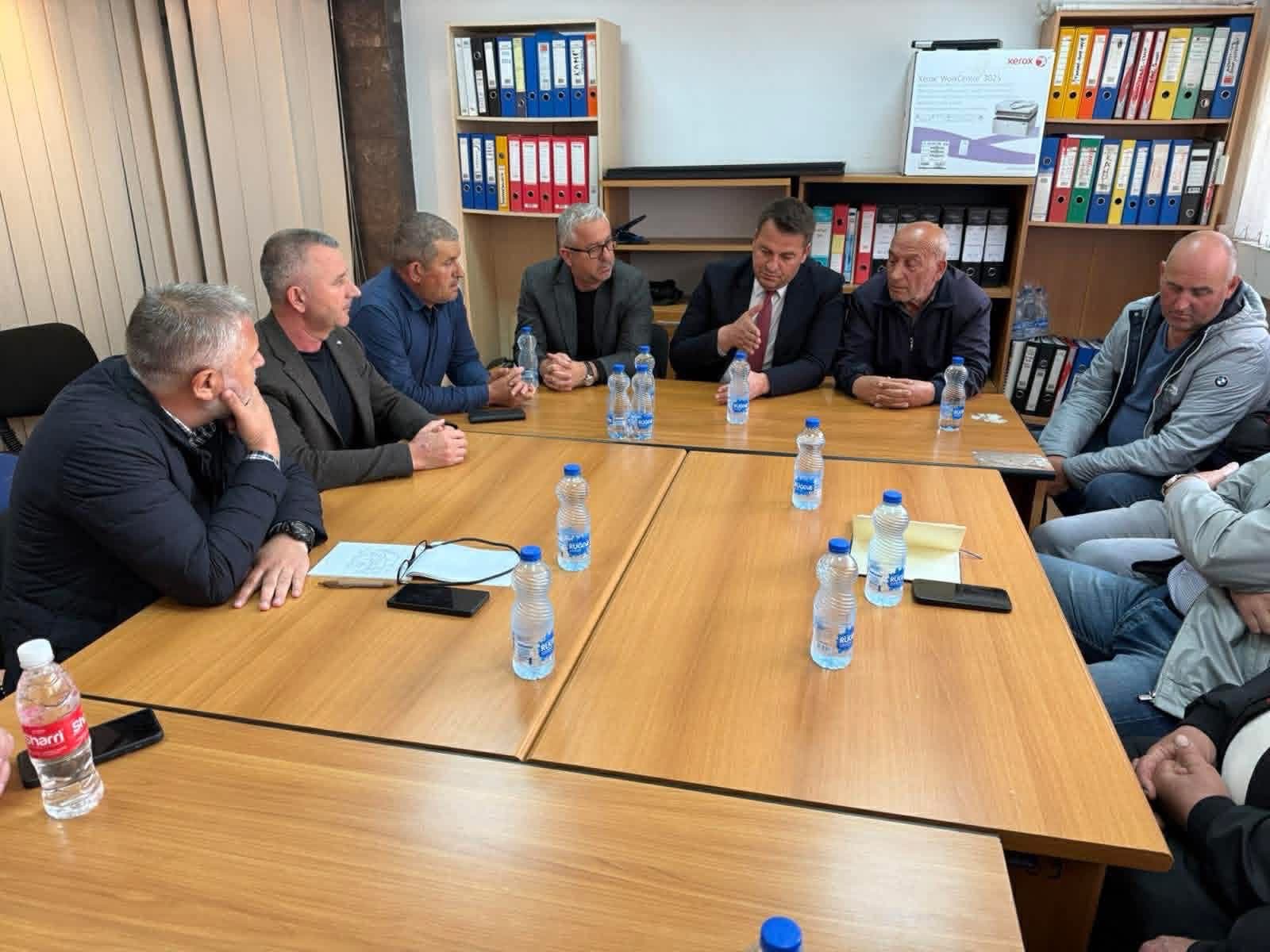 Pakënaqësitë me çmimet, Muja takon qumështarët: Prioritet i ministrisë është ruajtja e konkurrencës e mbështetja e prodhuesve