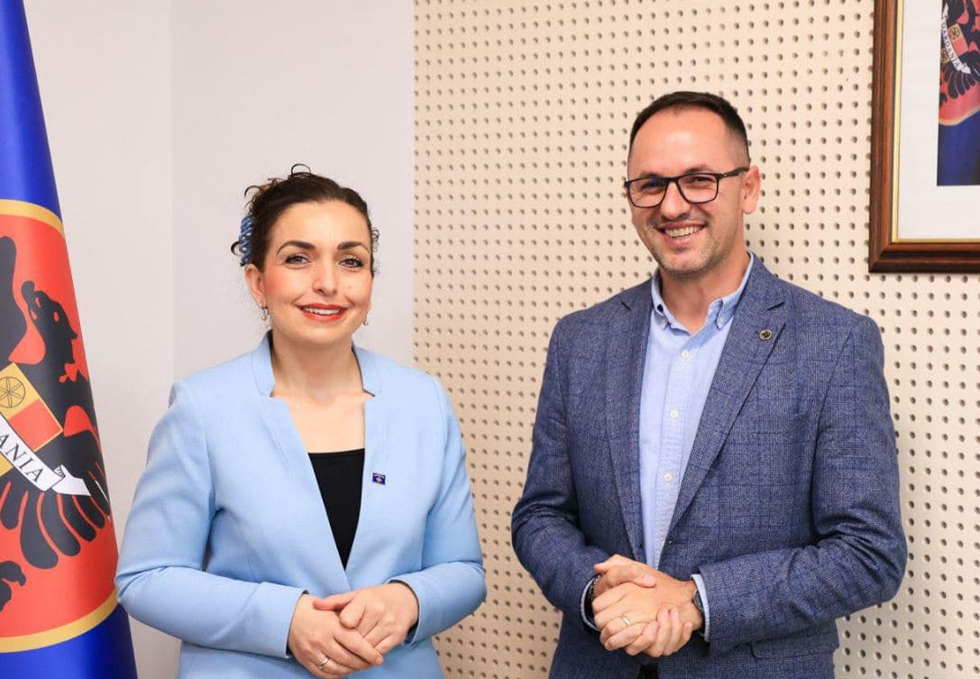 Besim Kodra i bashkangjitet rrugëtimit politik të Vjosa Osmanit
