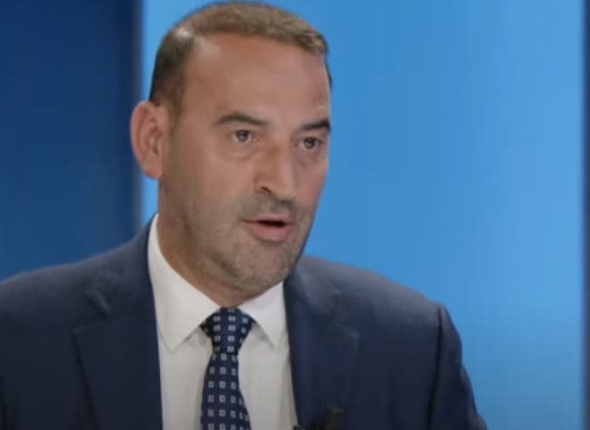 Haradinaj: Derdhja e qumështit në rrugë e lumenj është turp për institucionet