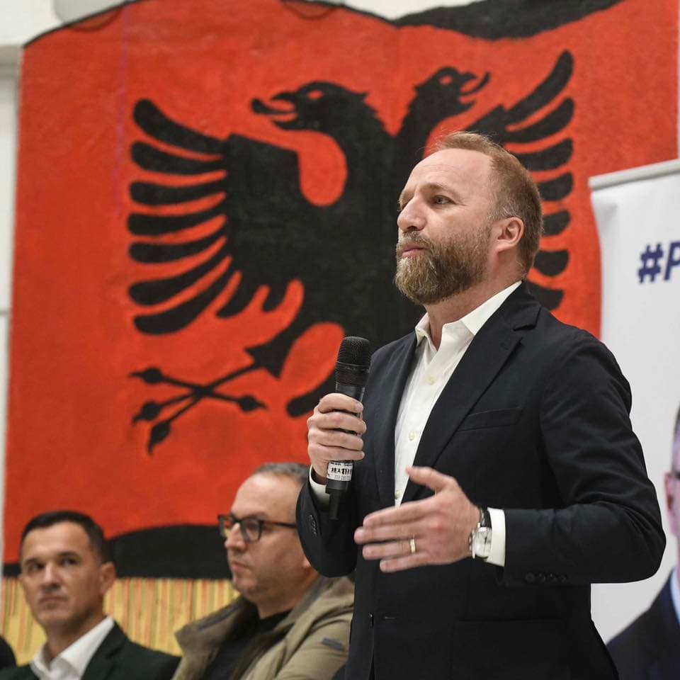 A do të garojë në zgjedhje? Sqarohet Abelard Tahiri
