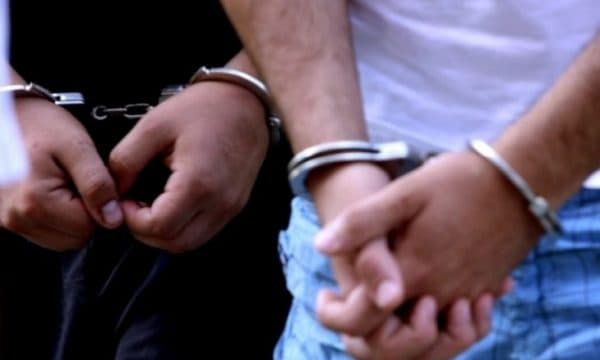 Plagoset një person në Kamenicë, arrestohen dy persona