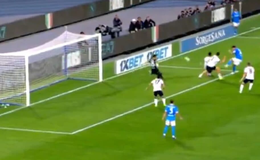 Napoli ngushton rezultatin ndaj Bolognës