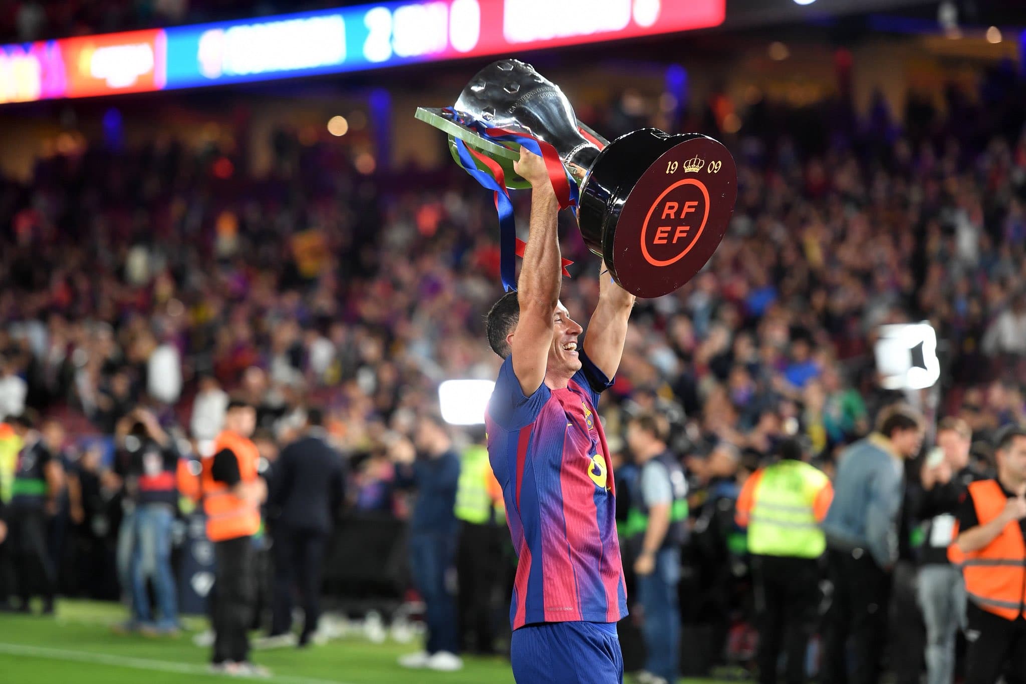 Lewandowski po largohet nga Barcelona, nuk ka marrëveshje për vazhdimin e kontratës