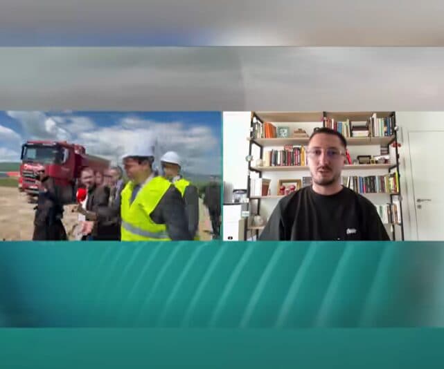 Gazetari Urall Boshnjaku: Mbrojtja e afërt më shtyu derisa po i bëja pyetje Kurtit, kërkon reagimin e këtij të fundit