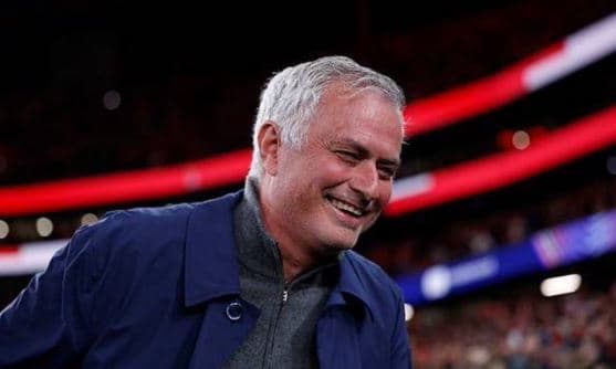 Mourinhos i ofrohet kontrata e re nga Benfica