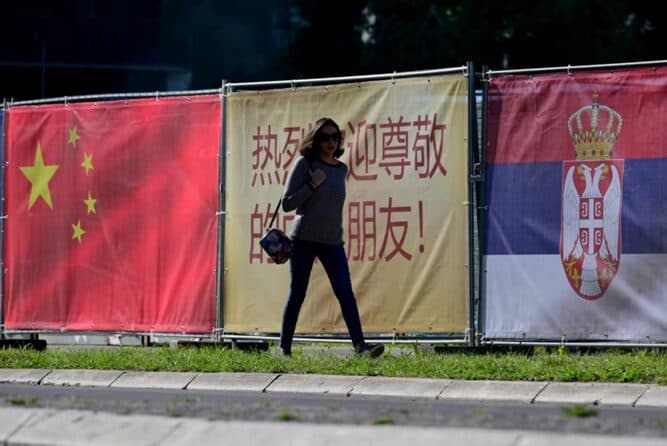 Serbia hesht ndaj kritikave të FBI-së: Si u arratis shtetasi kinez që kërkohet nga SHBA-ja?