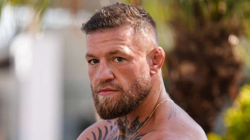 Conor McGregor rikthehet në UFC pas pesë vitesh, do të përballet me Max Holloway