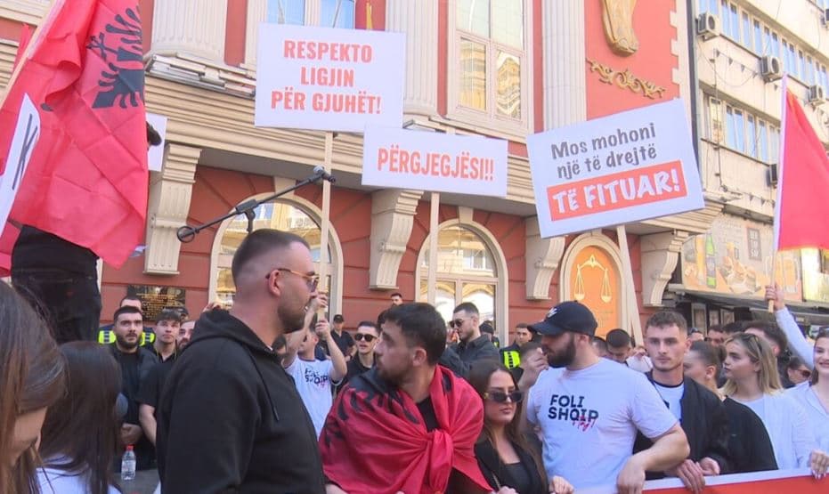 Protestat e studentëve në Shkup, Rexhepi: Po mbrojmë të drejtën që është e garantuar me ligj