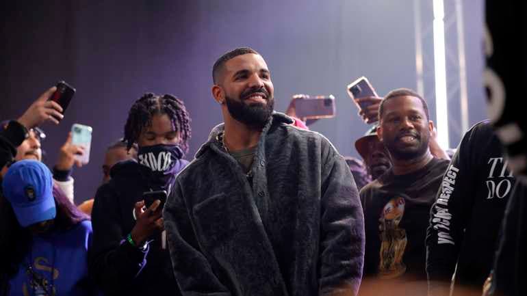 Drake thyen rekord në Spotify