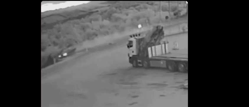 Pamje të rënda të aksidentit me fatalitet në Dollc të Klinës, shoferi nuk e sheh se përfundon rruga dhe bie në humnerë