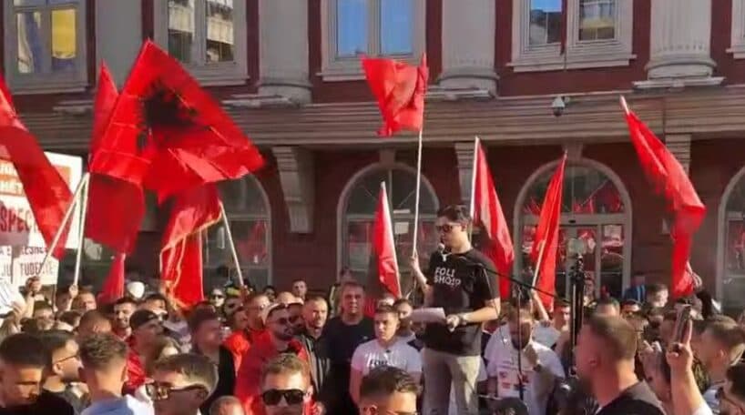 Shkupi u çua në këmbë për gjuhën shqipe: Studentët kërkuan drejtësi e barazi