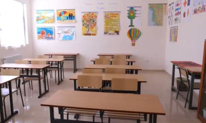Punëtorët teknikë të shkollave në Prishtinë nga sot hyjnë në grevë, shkak pagat