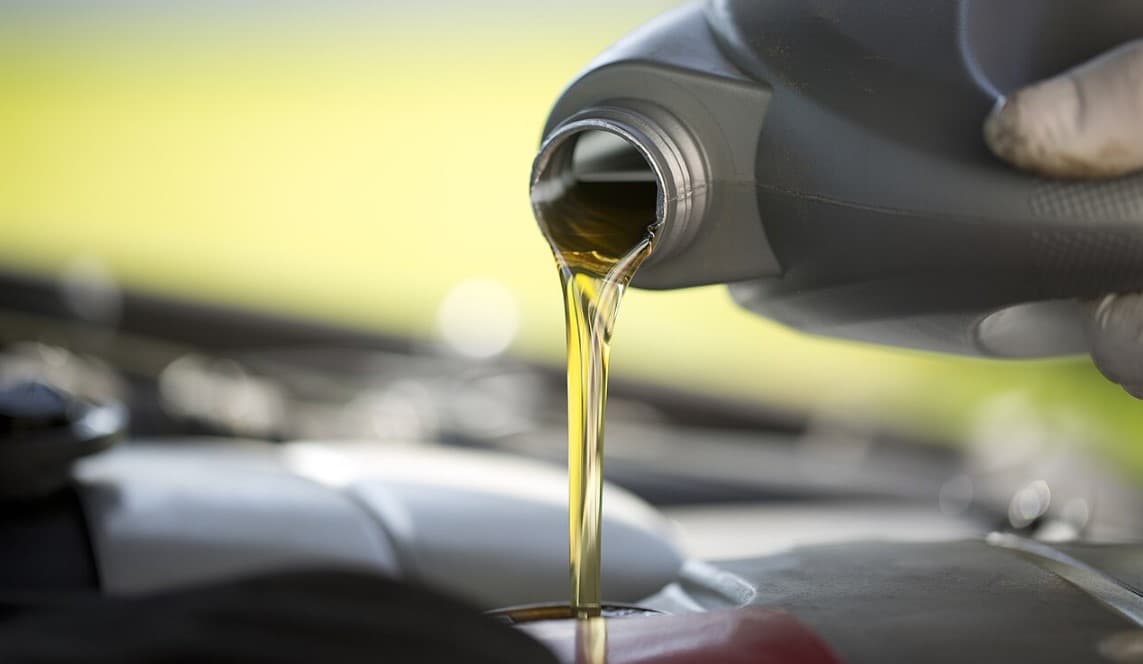 Industria e automjeteve përgatitet për mungesë të vajit motorik