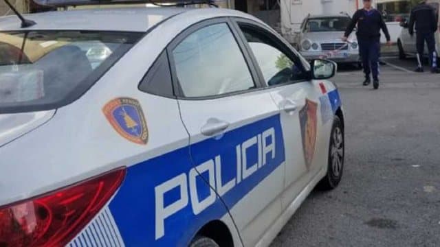 Konsiderohet me rrezikshmëri të lartë, Gjykata lë në burg 44-vjeçarin në Durrës, përplasi makinën e policisë nën ndikimin e alkoolit