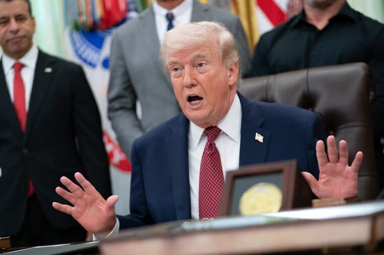 SHBA kundërshton taksat në Ngushticën e Hormuzit, Trump zotohet të marrë uranium nga Irani