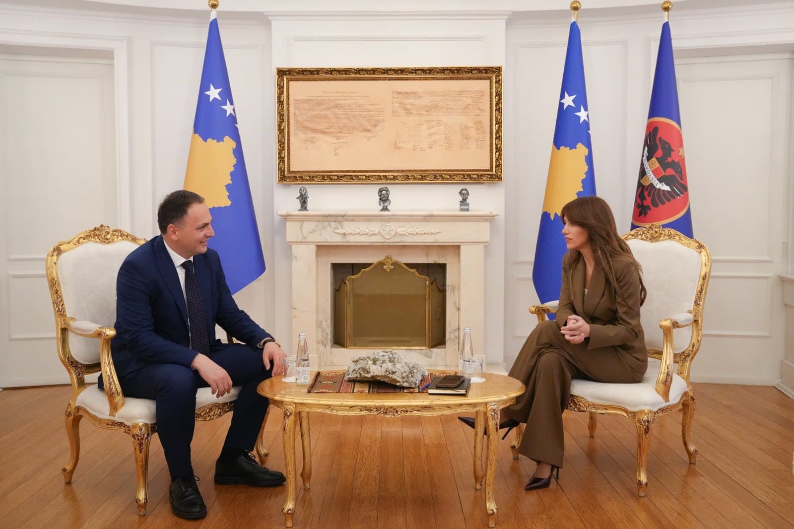 Albulena Haxhiu takohet me kreun e AKI-së, flasin rreth sigurisë
