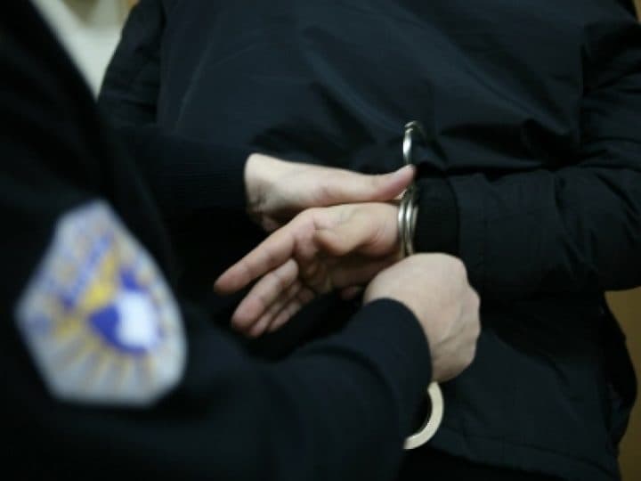 Arrestohet 25-vjeçari në Sojevë të Ferizajt që kishte urdhërarrest aktiv, i konfiskohet një armë zjarri