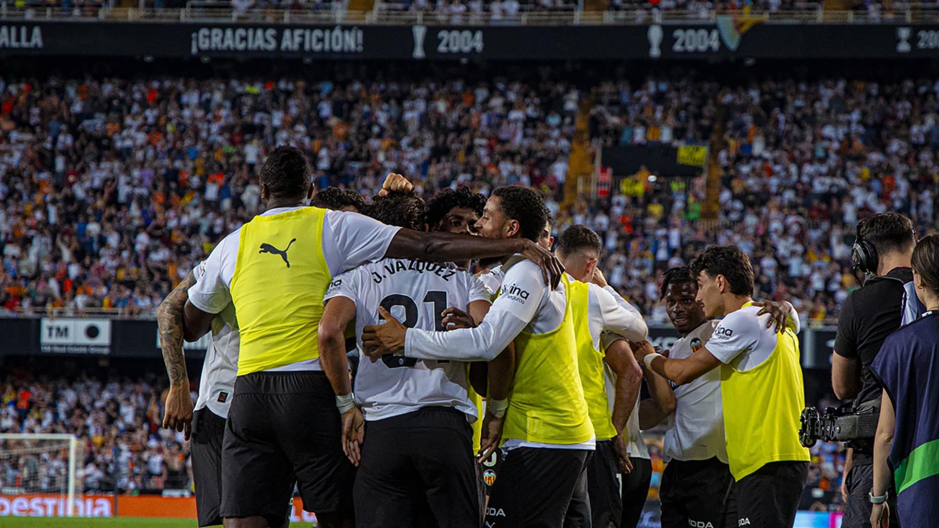 Valencia e ‘shokon’ Barçën, kampionia e mbyll sezonin me humbje