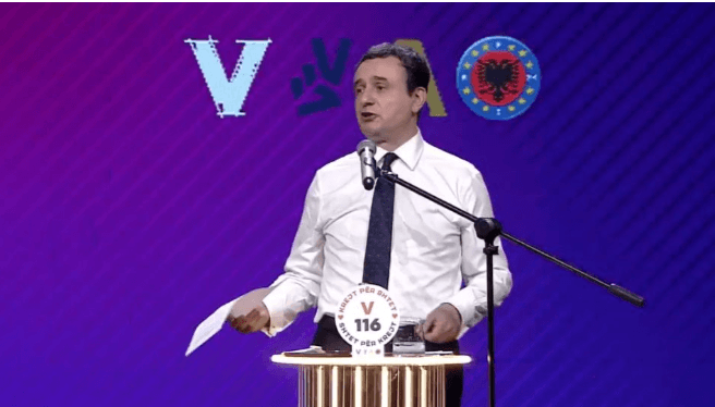 “E kam pasë edhe një faqe me zotime, ku më ka mbet…” – Kurti ngatërrohet keq gjatë fjalimit