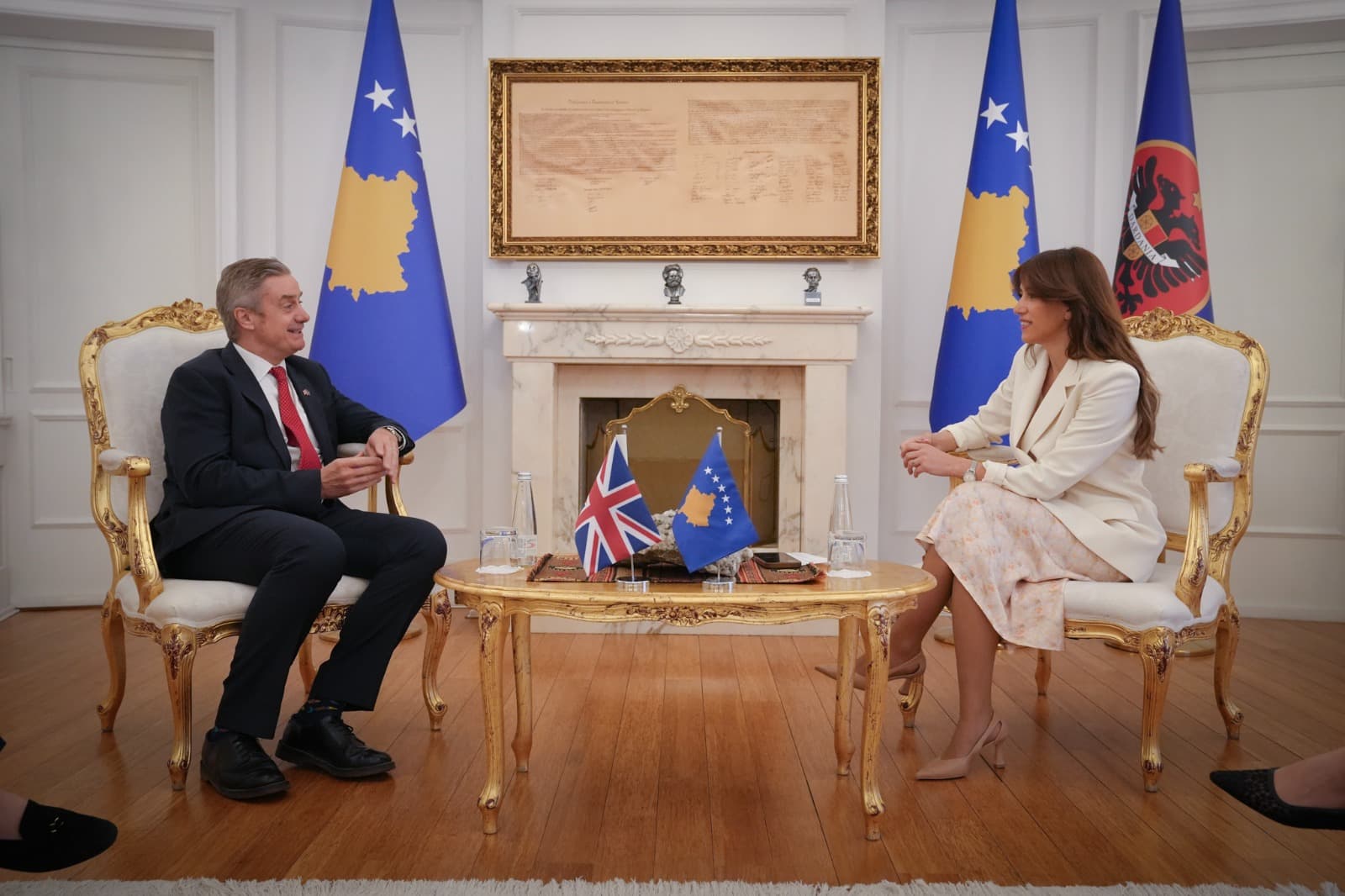 Haxhiu takohet me ambasadorin britanik, flasin për zgjedhjet e 7 qershorit