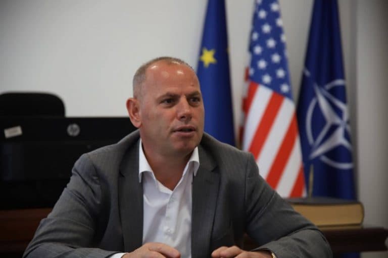 Lladrovci: Ftesa për ceremoninë e Fehmi dhe Xhevë Lladrovcit është për të gjithë qytetarët