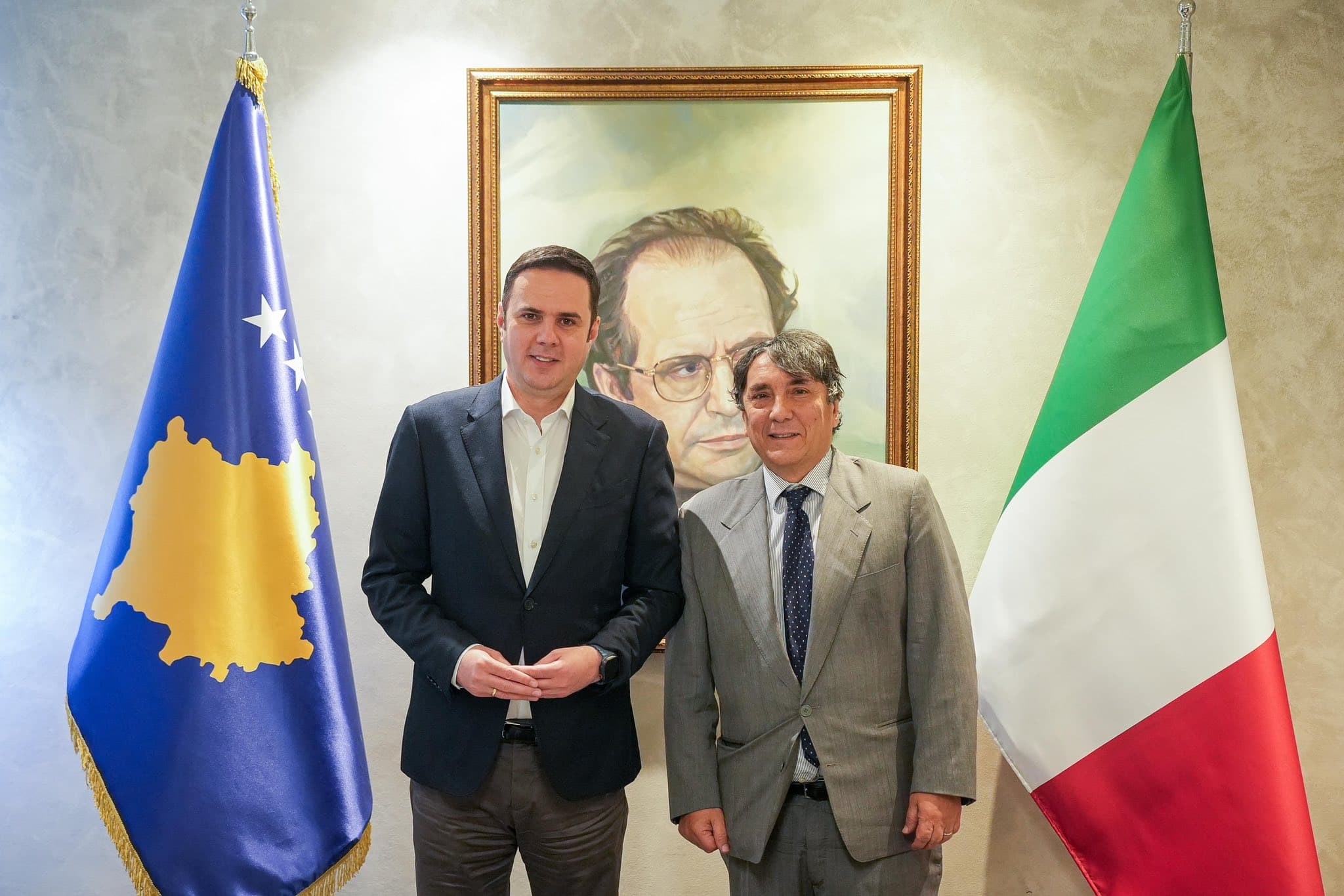 Ambasadori italian i shkon Abdixhikut në zyre, LDK tregon çka biseduan