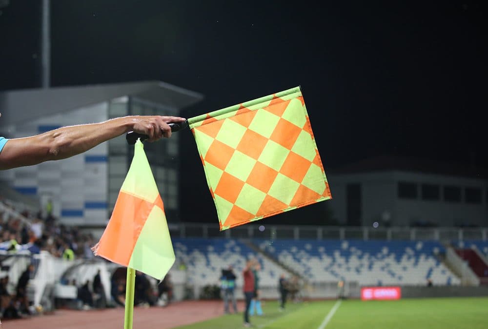 Shoqata e Gjyqtarëve të Futbollit kosovar i reagon klubeve: Po na bëni presion, mos nxitni urrejtje