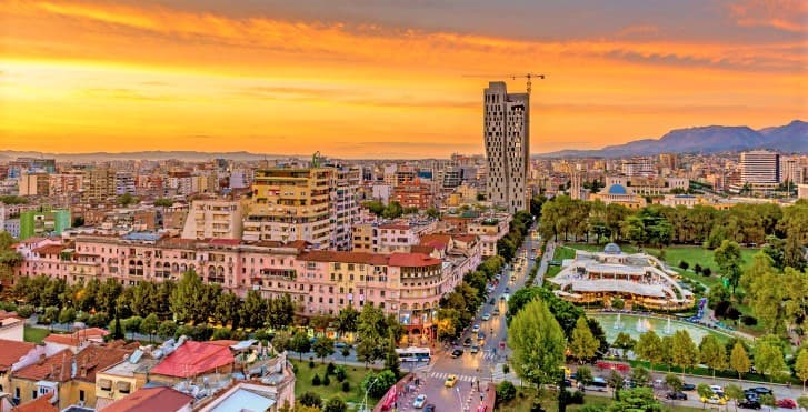 Për katër muaj mbi 2.5 milionë turistë vizituan Shqipërinë, gati gjysma nga Kosova
