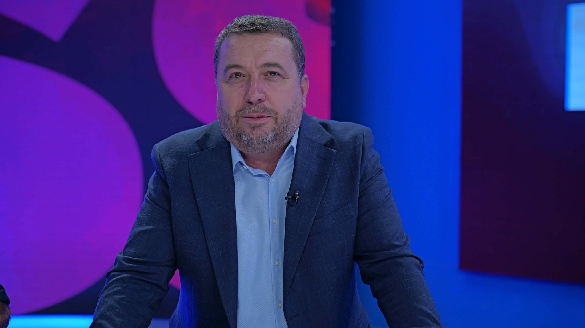 Fjalimi i Kurtit për “zullumqarët”, Latifi i ashpër: Në dosjet e Serbisë çlirimtarët quhen “kriminelë”, si mund ta përdorësh një gjuhë të tillë