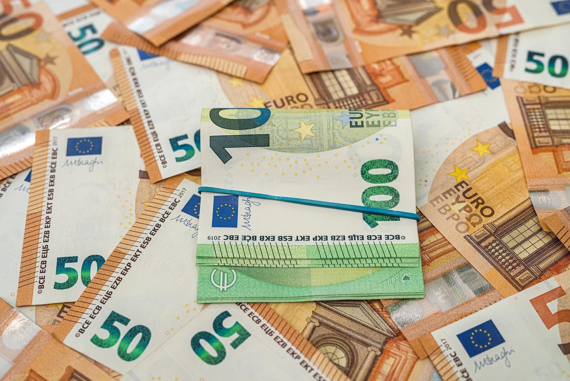 Studentët arritën të aplikojnë që dje për shtesat 100 euro, sot pritet ekzekutimi i atyre për fëmijë