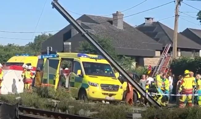 Aksident i rëndë në Belgjikë, treni përplaset me autobusin e shkollës – disa të vdekur