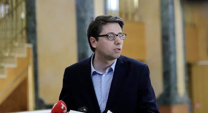 2 milionë euro nga buxheti shtetit për biletat e avionit të mërgatës, Murati: Ndikon në ekonomi të vendit