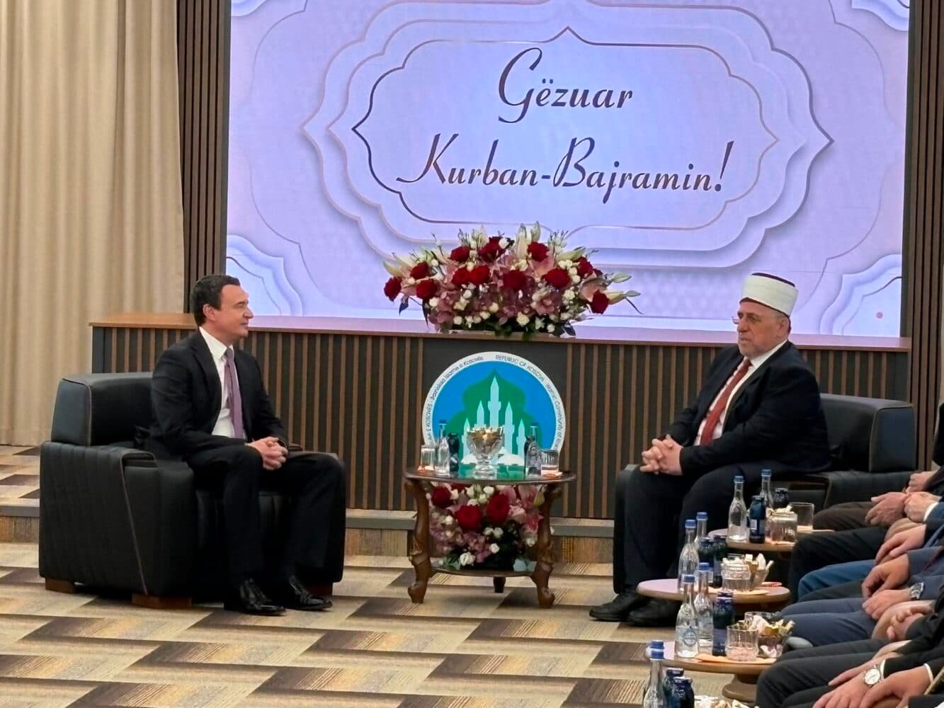 Kurti viziton Tërnavën për Bajram: Sakrifica na ka sjellë liri dhe prosperitet