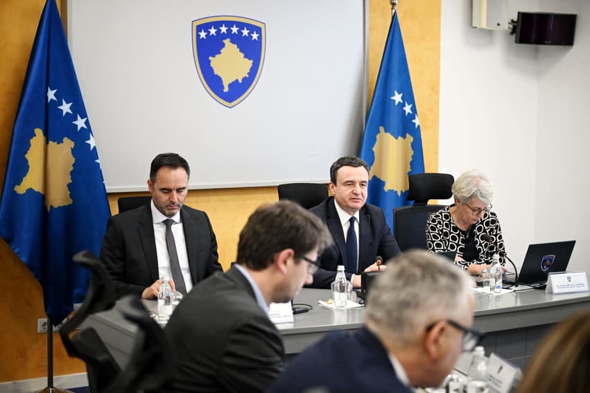 Vendimi për 2 milionë eurot për biletat e mërgatës merr shumë kritika – Opozita dhe shoqëria civile e sheh si “blerje votash”