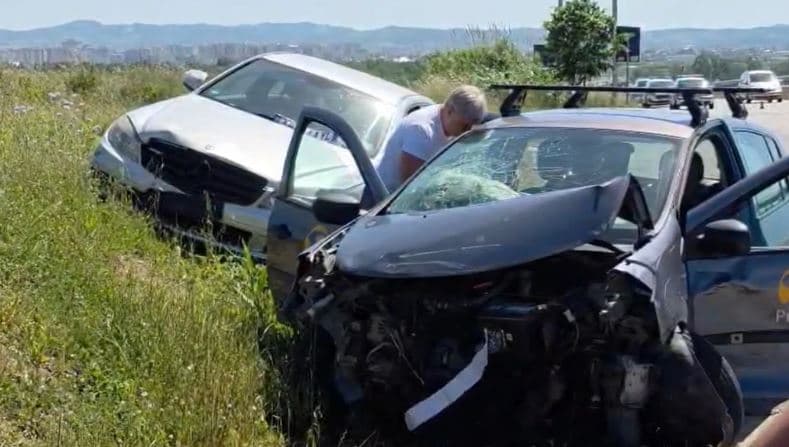 Katër persona lëndohen nga një aksident i rëndë në Fier, mes tyre dy turistë