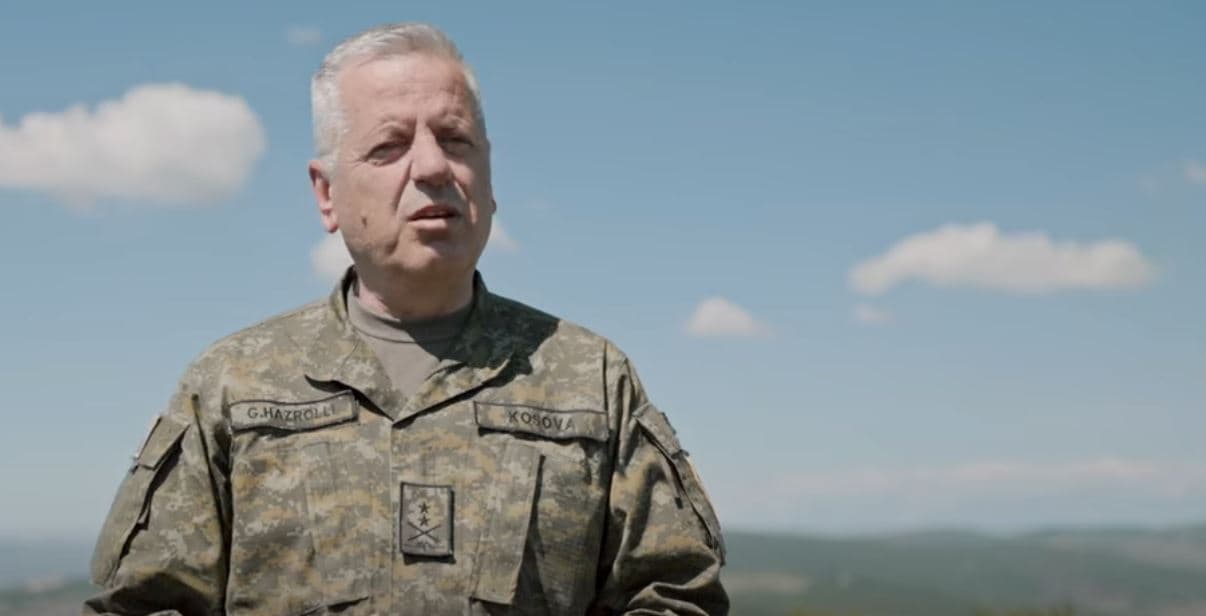 Një jetë me uniformë, një betim për Kosovën, rrëfimi emocionues i Gjeneralit të LDK-së, Gëzim Hazrolli