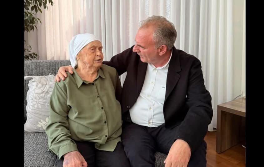 Limaj shkon për Bajram të nëna e Hashim Thaçit: Në sytë e një nëne që pret djalin e saj nga Haga, shihet malli, por mbi të gjitha krenaria