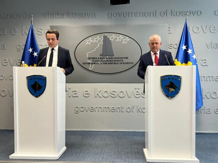 Kurti e Sveçla nesër në konferencë për media, ZKM s’e zbulon arsyen