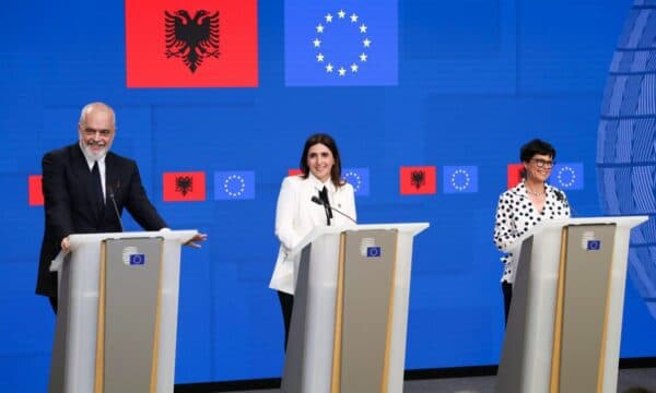 Delegacioni i BE’së në Tiranë citon komisioneren Kos: Shqipëria, vendi i dytë pas Malit të Zi që përmbush standardet