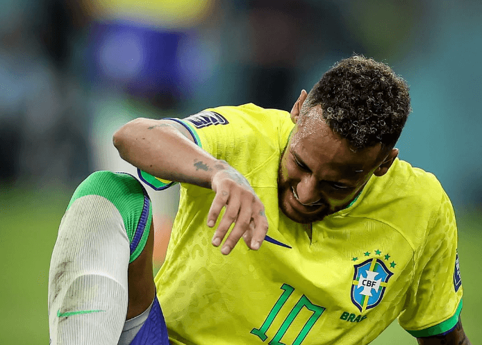 Mjekët e kombëtarës së Brazilit konfirmojnë lëndimin e Neymar, ja sa do të mungoj