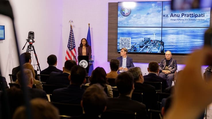 SHBA e gatshme për partneritet me Kosovën rreth Gazit të Lëngshëm, Prattipati: Siguria energjetike është siguri kombëtare