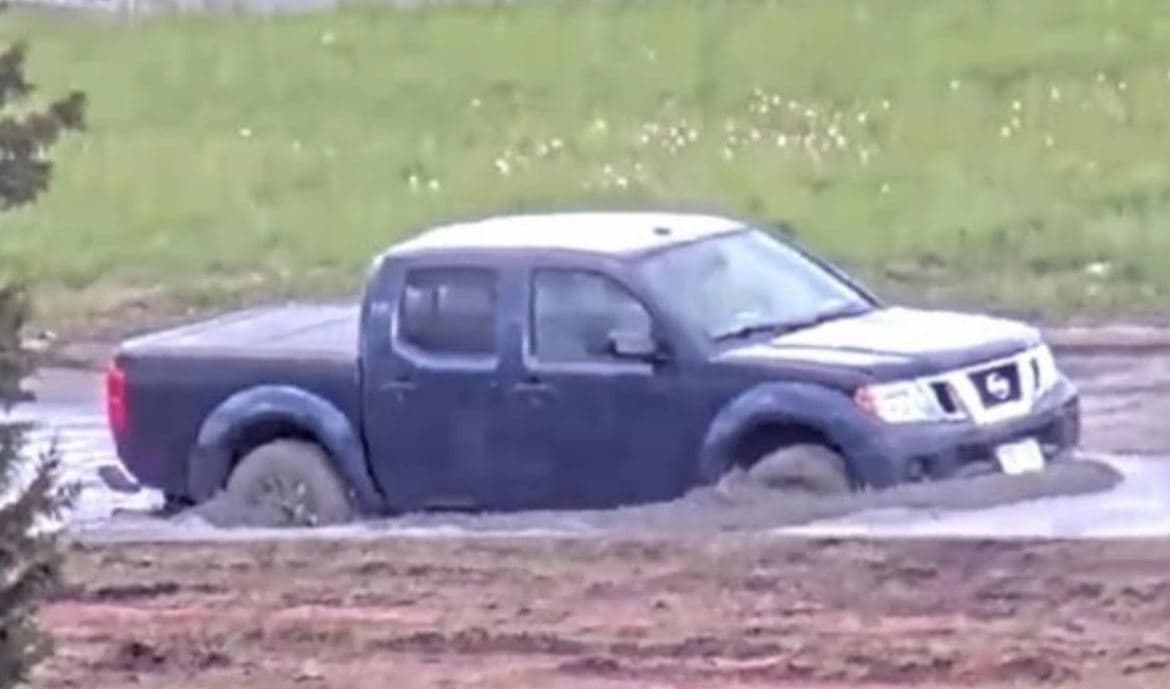 Ky shofer po bën xhiron e internetit pas një gabimi absurd! (Video)