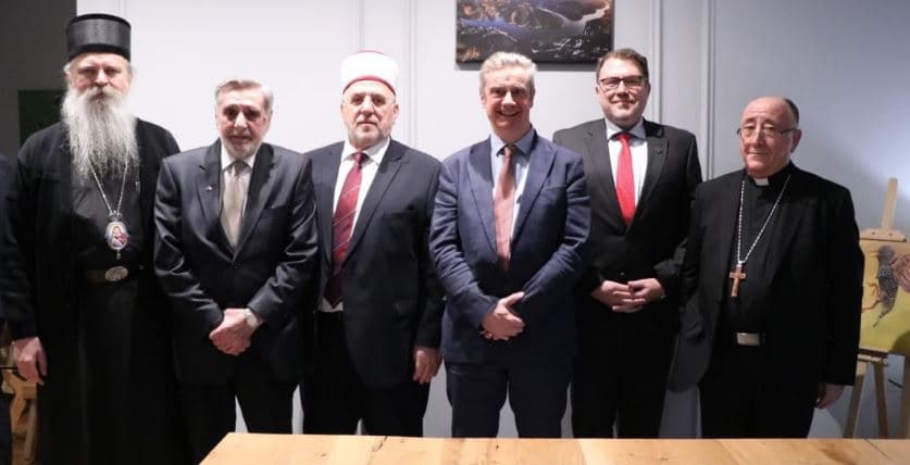 Udhëheqësit fetarë me deklaratë: Të respektohen vajzat dhe gratë, të refuzohet nxitja e urrejtjes