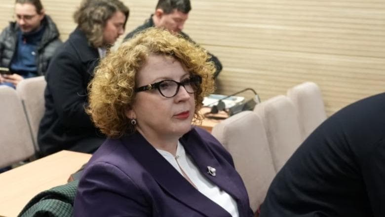 Publikohen bisedat për rezervat shtetërore mes Rozeta Hajdarit, Ridvan Muharremit dhe zyrtarëve të MINT-it